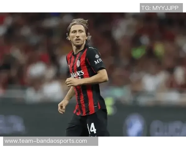 莫德里奇与拉比奥特训练勤奋米兰队员再无迟到现象 莫德里奇与拉比奥特训练勤奋米兰队员再无迟到现象