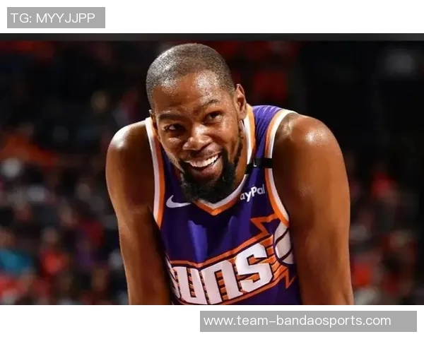 阿门感慨杜兰特拼搏精神超越年龄让人敬佩 阿门感慨杜兰特拼搏精神超越年龄让人敬佩