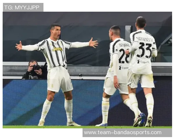 特尔强势突破双人防守首球入网精彩瞬间引爆赛季激情 特尔强势突破双人防守首球入网精彩瞬间引爆赛季激情