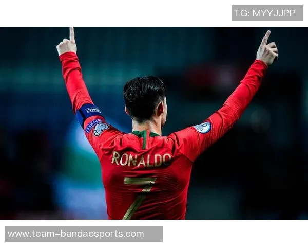 C罗荣获葡萄牙环球声望奖赞誉其辉煌职业生涯成就 C罗荣获葡萄牙环球声望奖赞誉其辉煌职业生涯成就