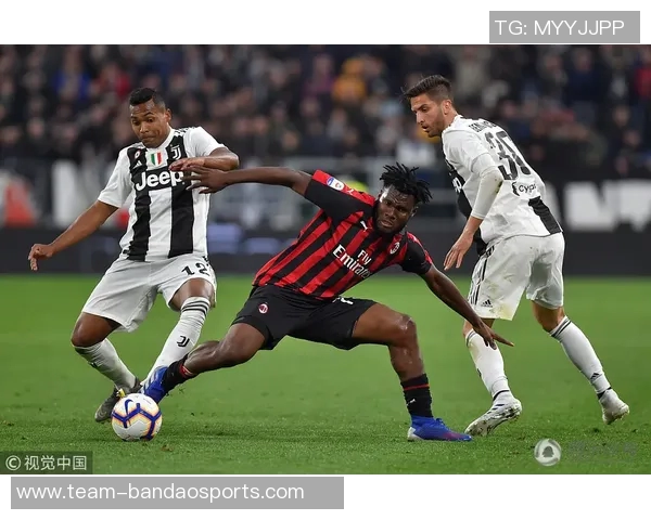 平地惊雷切利克被队友撞倒小基恩禁区外怒射轰出惊世之球 平地惊雷切利克被队友撞倒小基恩禁区外怒射轰出惊世之球