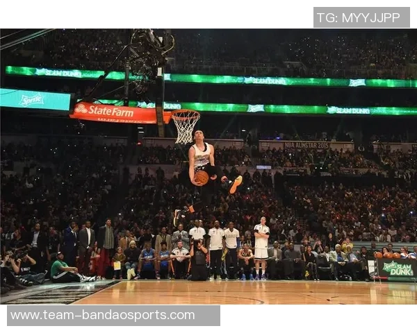 文班在比赛中惊艳扣篮创纪录高度达34米滑翔距离22米引发热议 文班在比赛中惊艳扣篮创纪录高度达34米滑翔距离22米引发热议