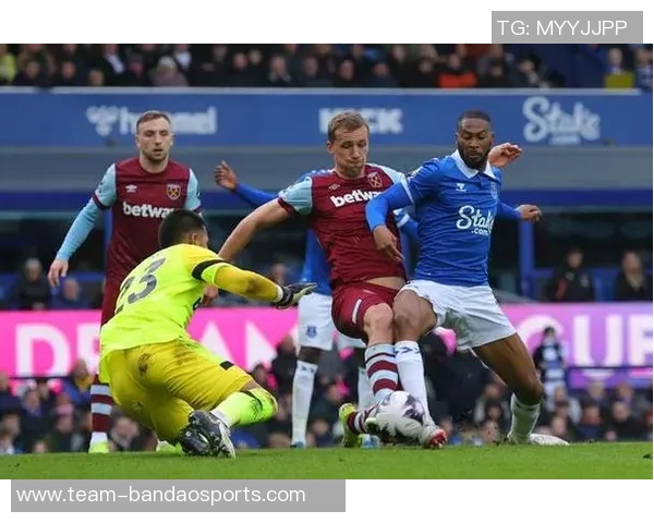 曼联冬窗或外租齐尔克泽埃弗顿西汉姆帕尔马等队争抢 曼联冬窗或外租齐尔克泽埃弗顿西汉姆帕尔马等队争抢