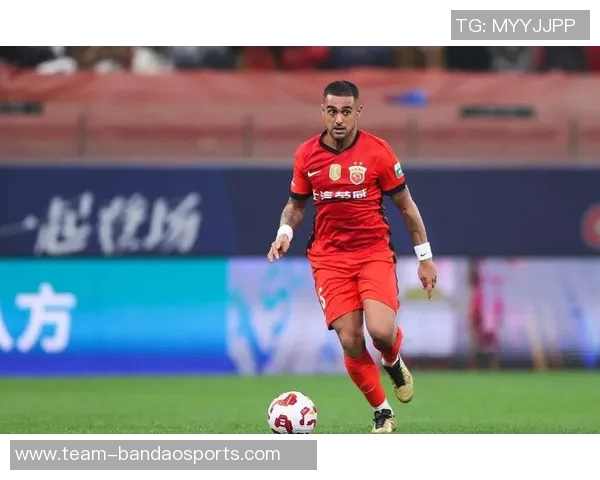 刘闻超带队海港在教学赛中以4-3逆转取胜莱昂纳多梅开二度助力球队 刘闻超带队海港在教学赛中以4-3逆转取胜莱昂纳多梅开二度助力球队