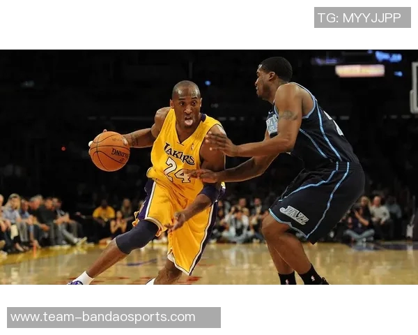 阿德巴约全副武装晒帅照球场缺席也能尽显风采 阿德巴约全副武装晒帅照球场缺席也能尽显风采