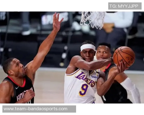 贝纳蒂亚怒斥裁判傲慢无视回放称球队遭遇不公待遇